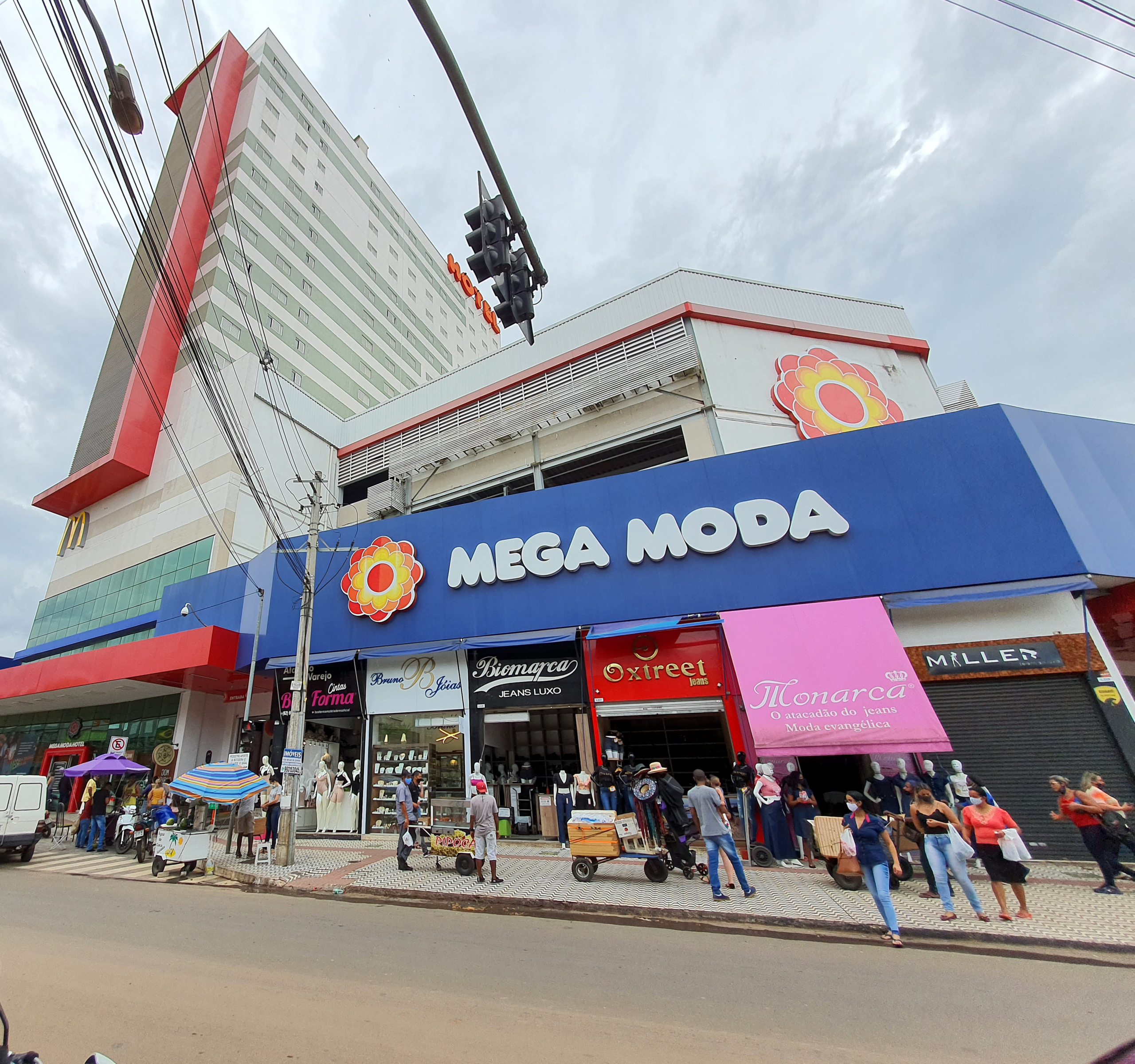 Conheça o Mega Moda Shopping em Goiânia na Rua 44.
